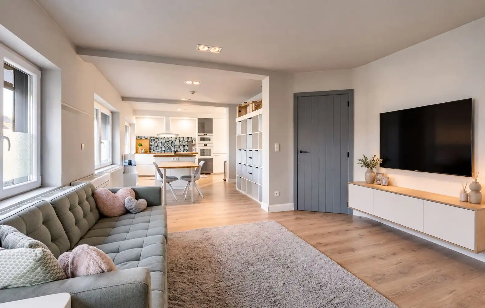 Gerenoveerde woning met tal van mogelijkheden in Brugge! Geniet nu nog van aankopen aan 2%* foto {{pictureIndex}}