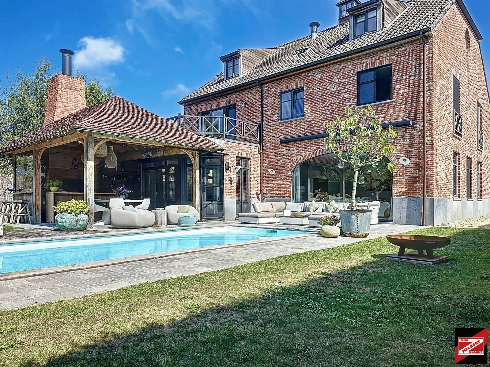 Villa te koop foto {{pictureIndex}}