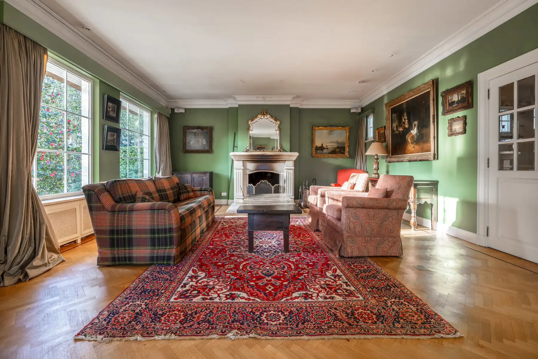 Unieke villa met 4 slpks, 3 bdks, riante garage & guesthouse foto 6