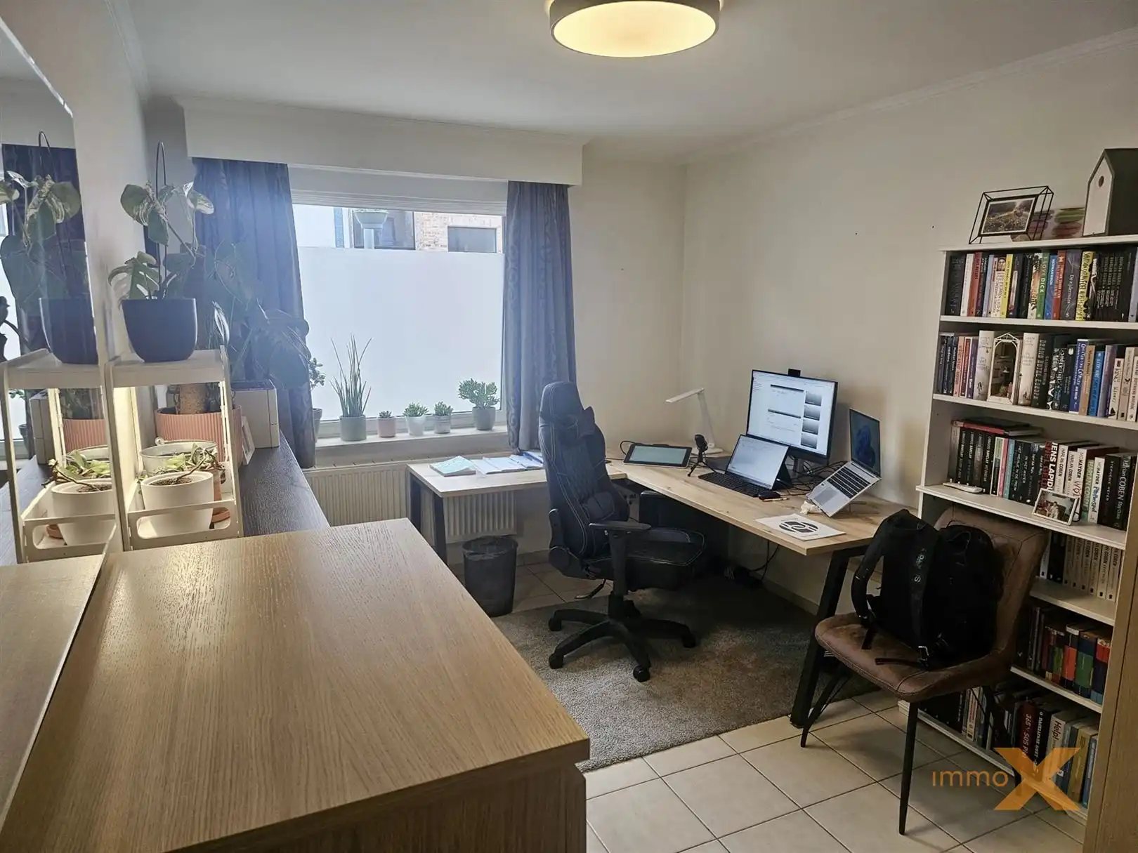 GELIJKVLOERS APP MET GROOT TERRAS EN GARAGE foto 17