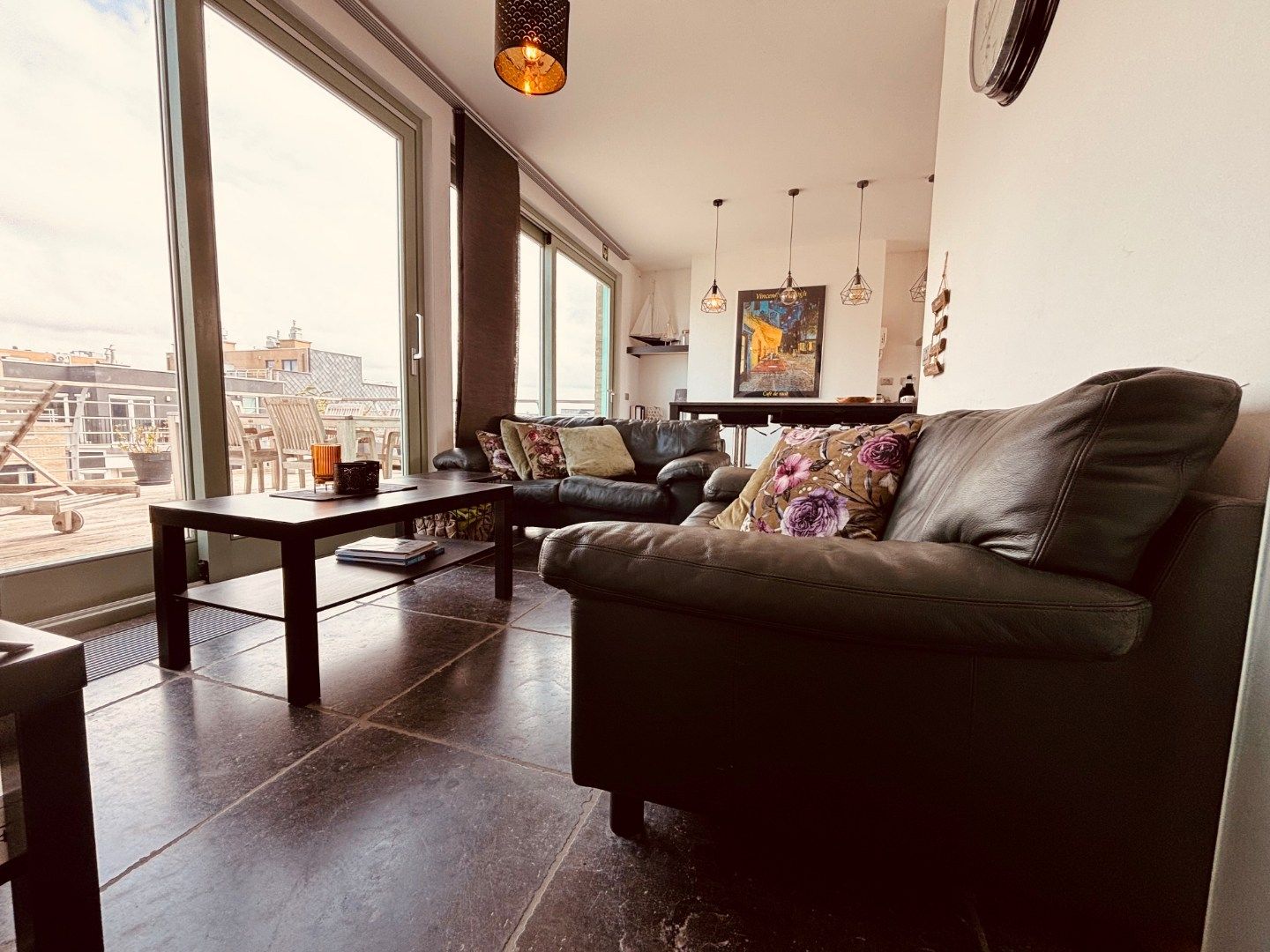 RIANTE PENTHOUSE MET PANORAMISCH ZICHT OP DE ZEELIJN foto 5