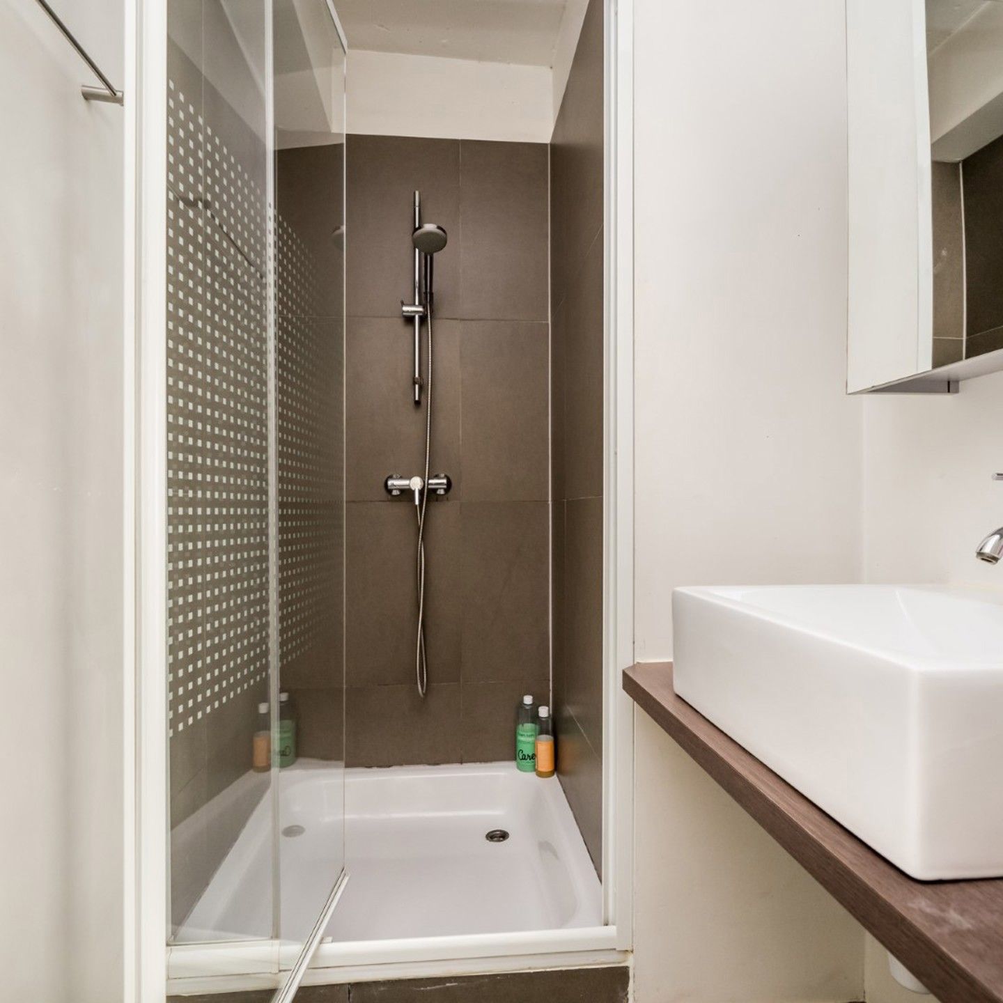 Instapklare opbrengsteigendom met 3 luxe Airbnb-units foto 7