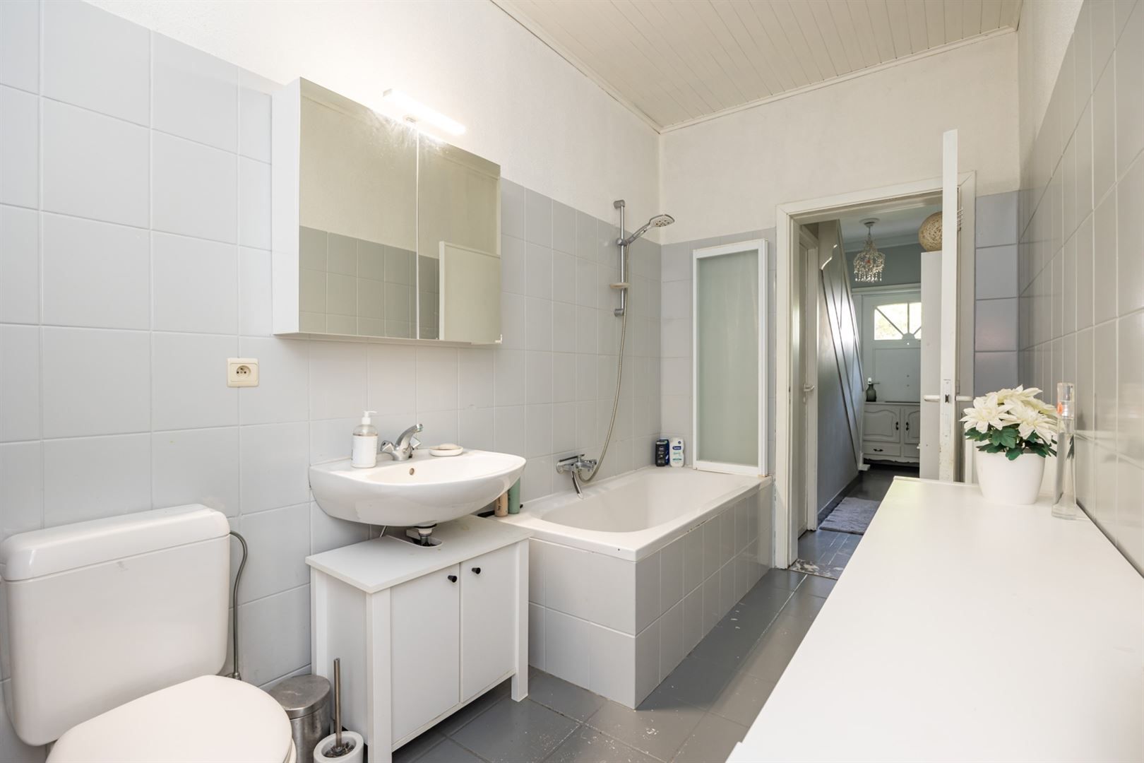 Instapklare halfopen woning met zonnige tuin aan de Vaart Schoten foto 12