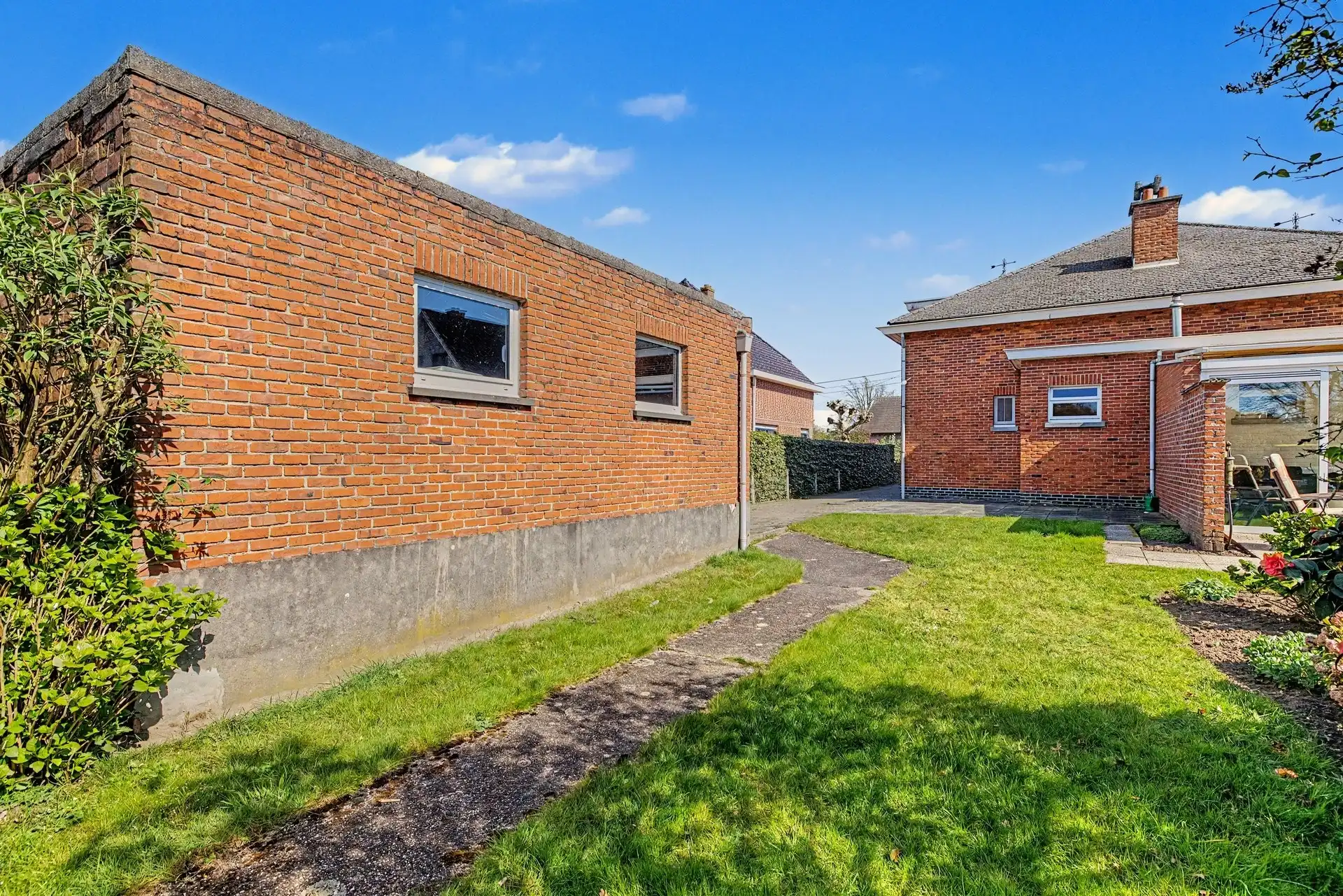 Te renoveren gezinswoning met garage en tuin nabij het centrum van De Klinge foto 23