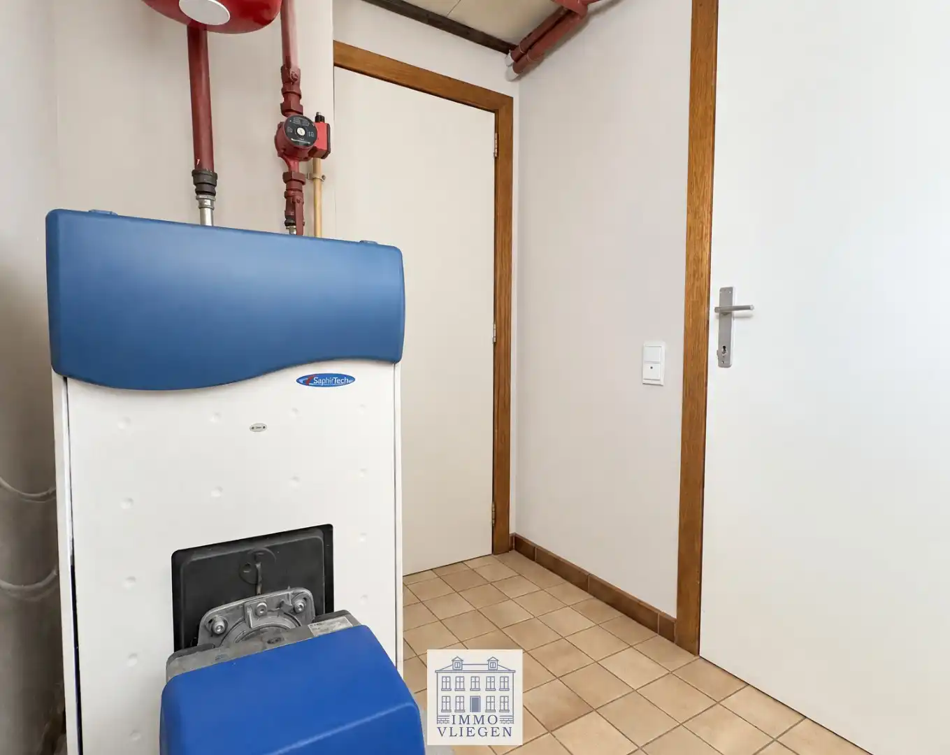 Te renoveren vrijstaande woning met ruime tuin op perceel van circa 800 vierkante meter in Neeroeteren foto 9