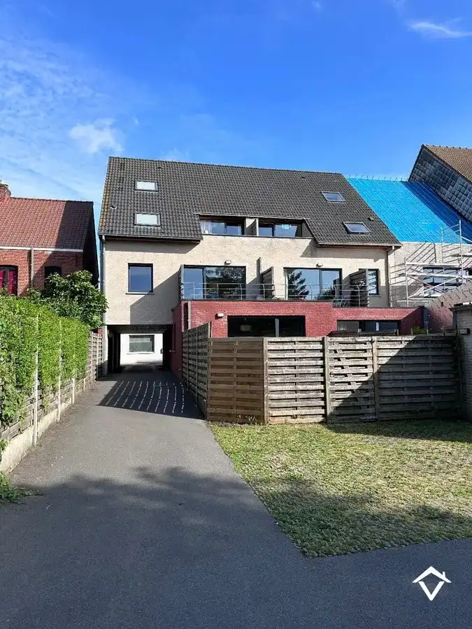 Instapklaar appartement met 2 slaapkamers en garage te Torhout foto {{pictureIndex}}