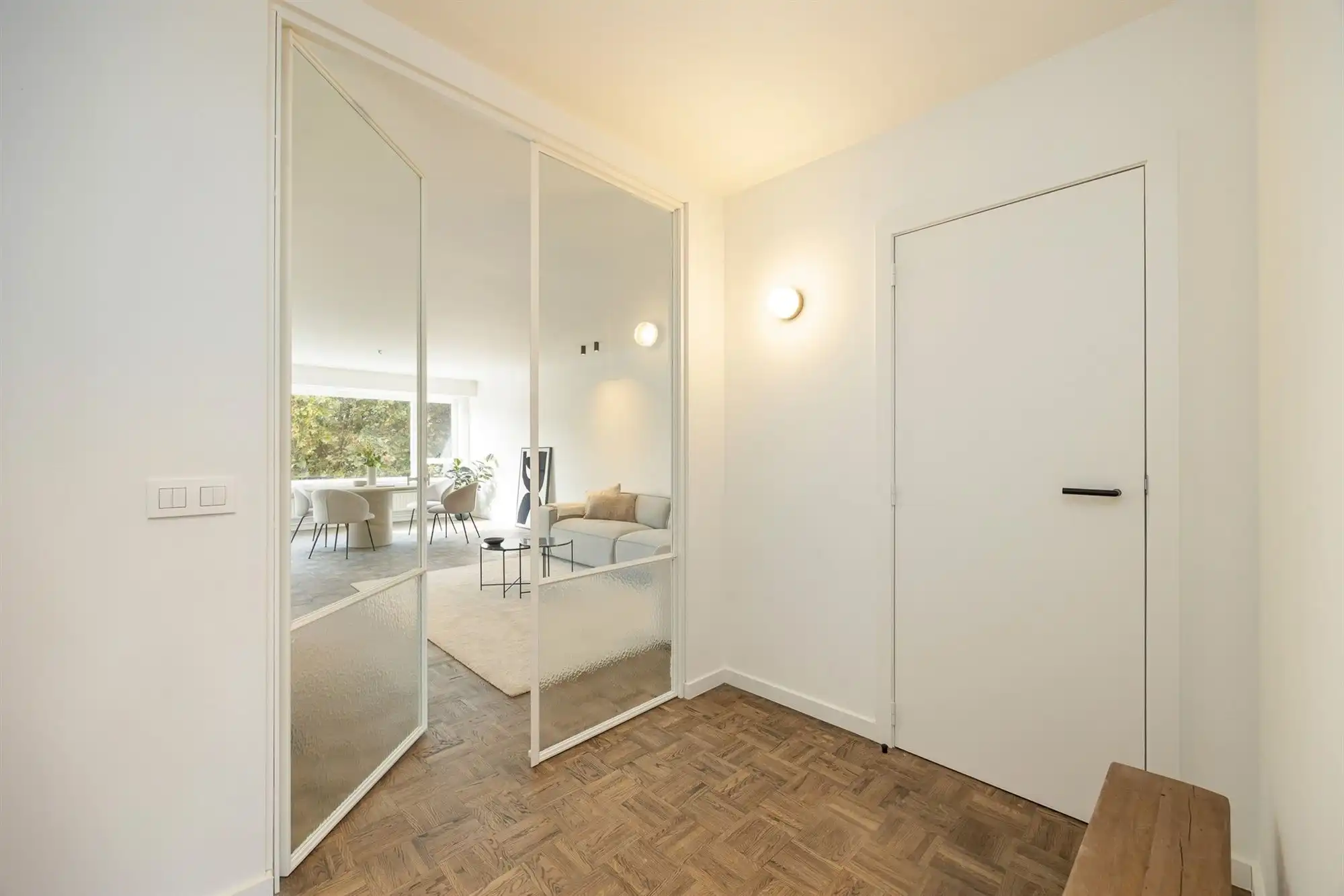 Gerenoveerd appartement met drie slaapkamers en terras foto 11