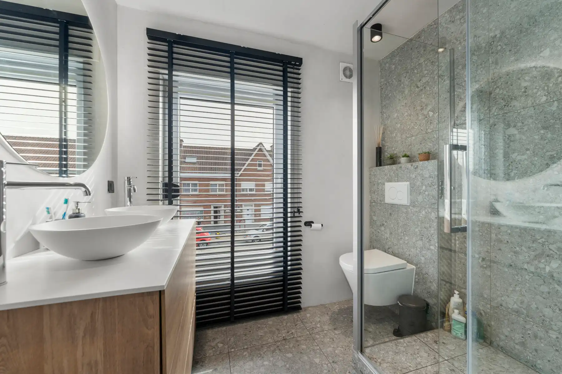 Gerenoveerde woning met 4 slaapkamers en 2 badkamers foto 15