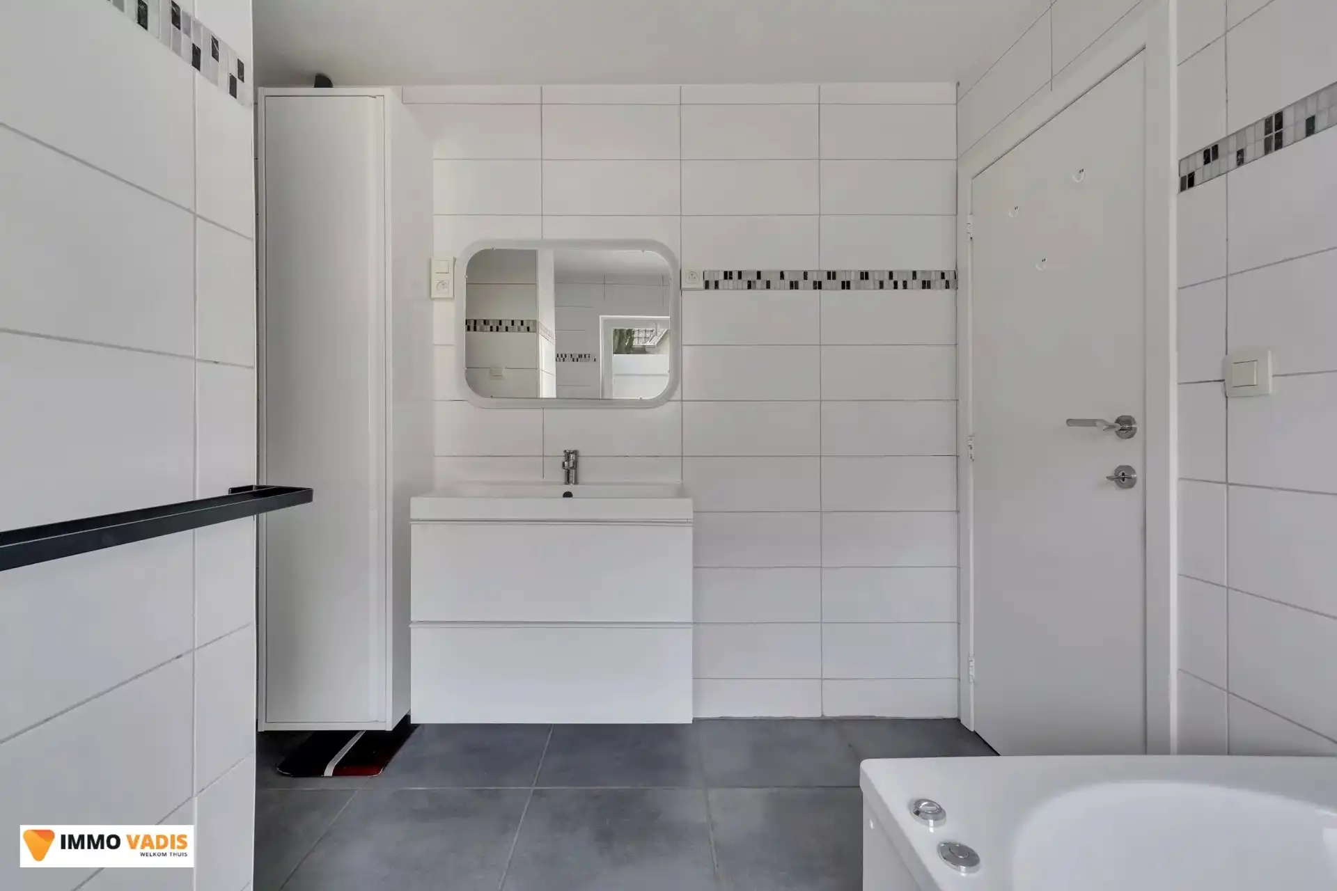 Ruime halfopen bebouwing met drie slaapkamers en tuin foto 8