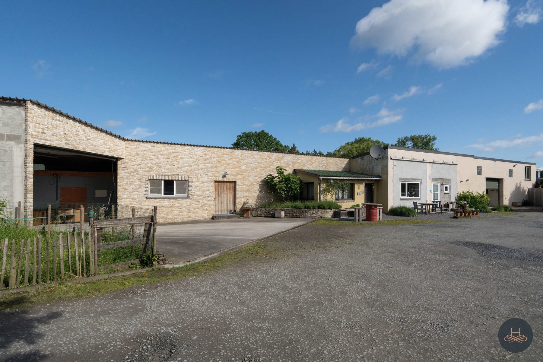 Unieke hoeve met vijver en paardenweide op 2,5ha  foto 6