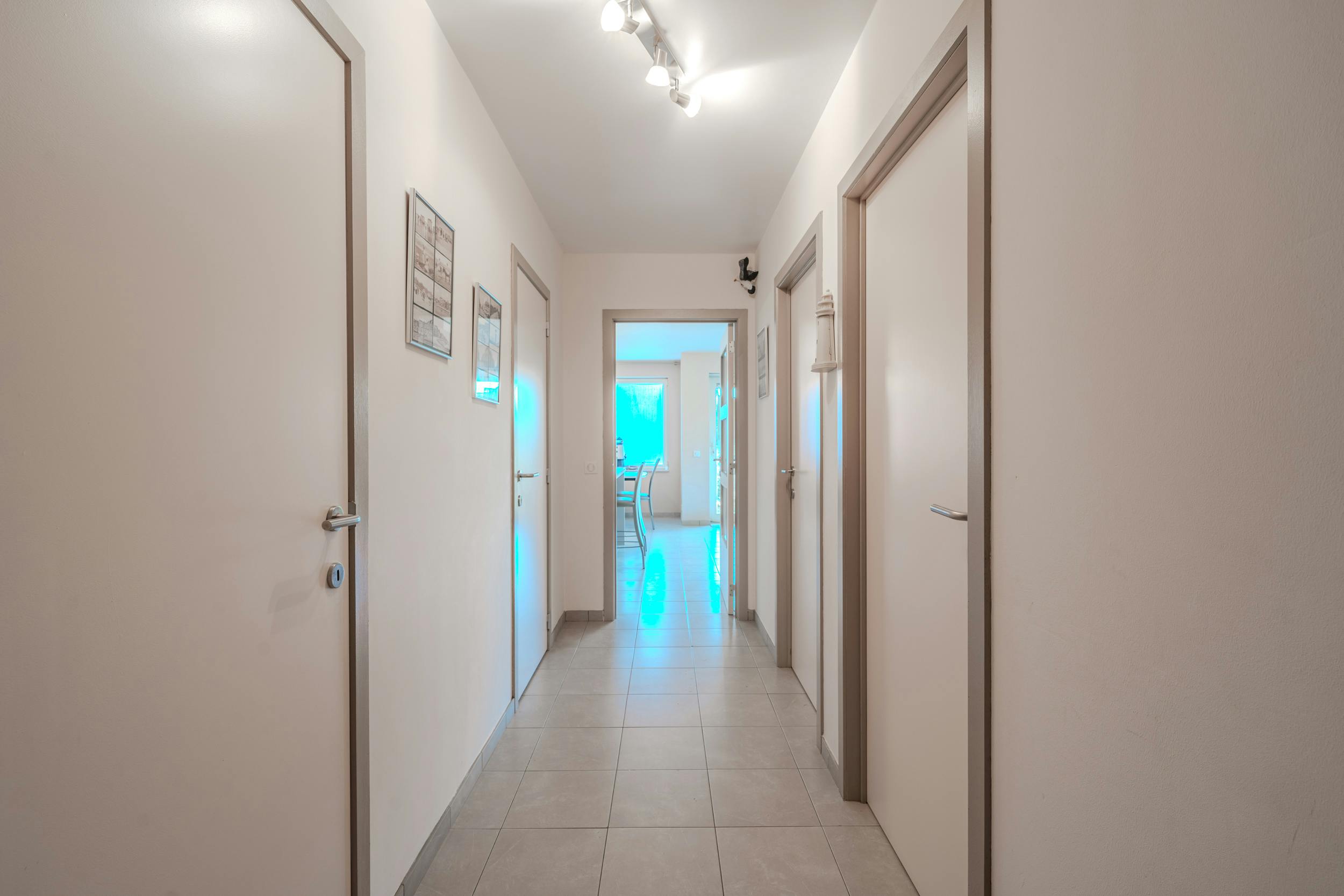 Ruim twee slaapkamer appartement met zongerichte tuin! foto 12