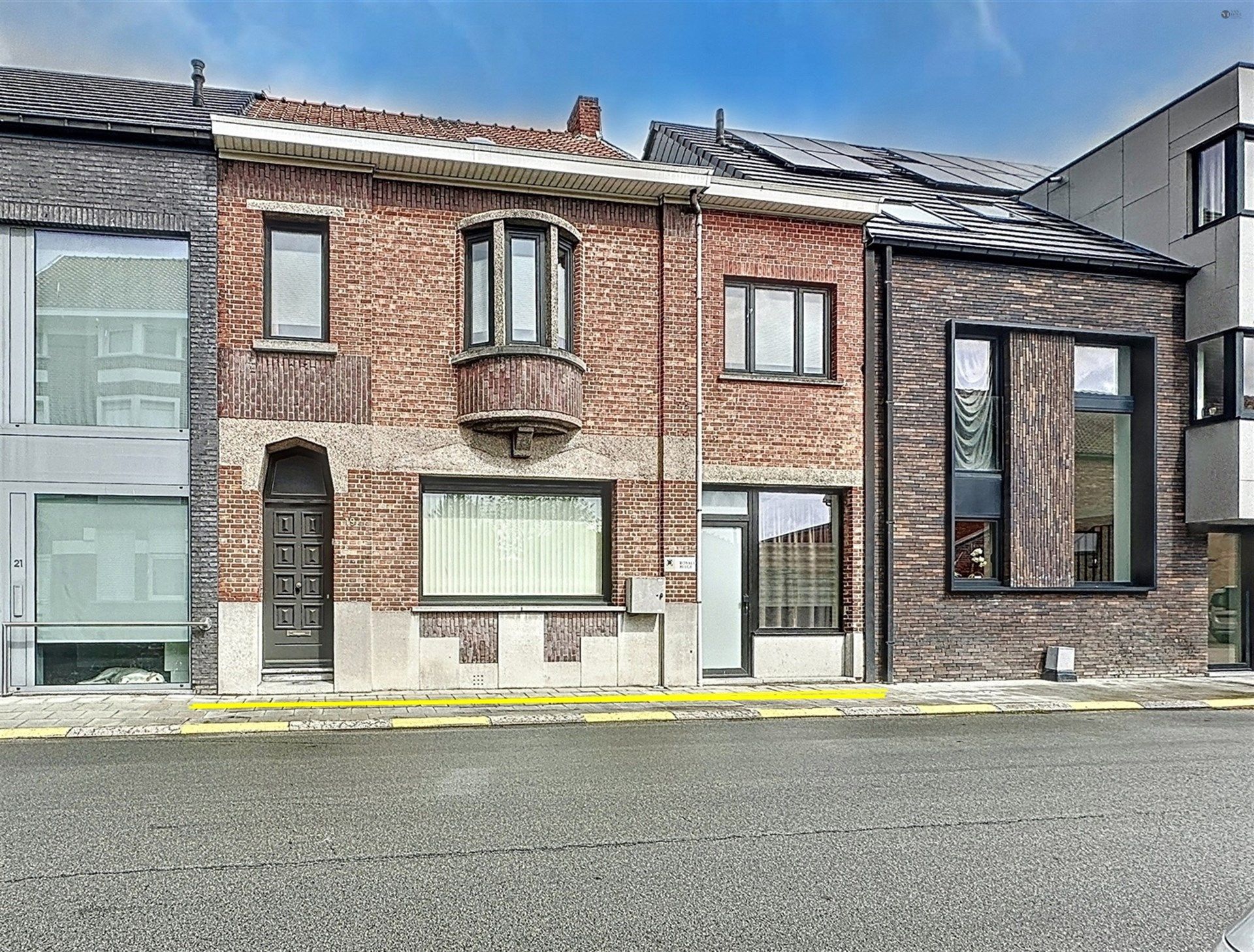 Hoofdfoto van de publicatie: Charmante ruime woning met 4 slaapkamers en bijgebouw (40m²) op perceel van 290m²