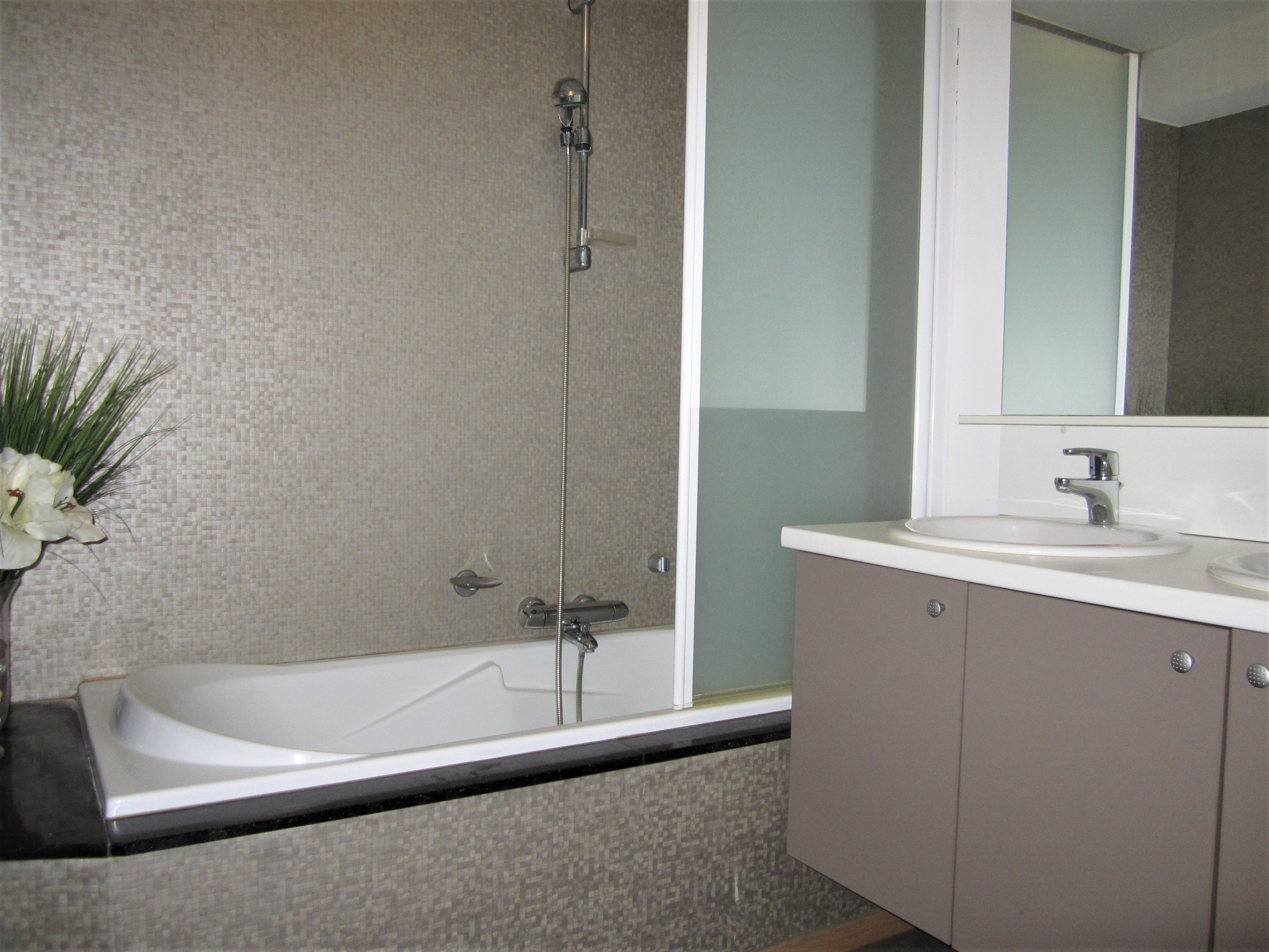 Prachtig appartement met lift, 85 m², voorzien van een zonnig zuidgericht terras en staanplaats! foto 12