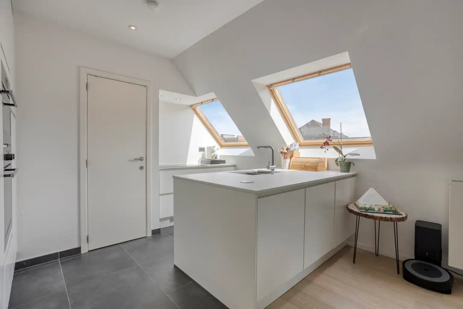 Prachtig gerenoveerde duplex appartement gelegen te Wemmel foto 3