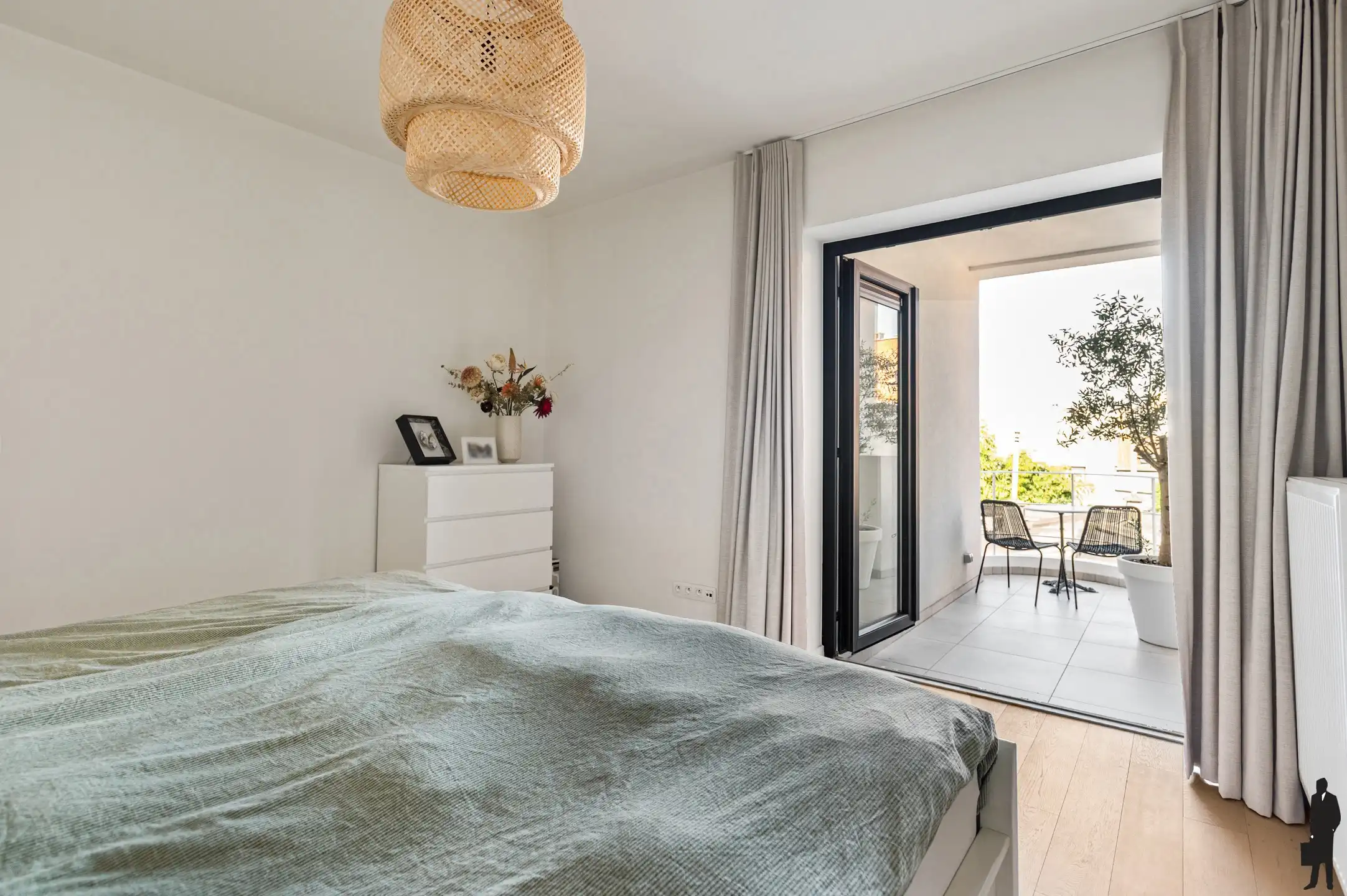 Gerenoveerd 2-slaapkamer appartement met terras (10m²) foto 13