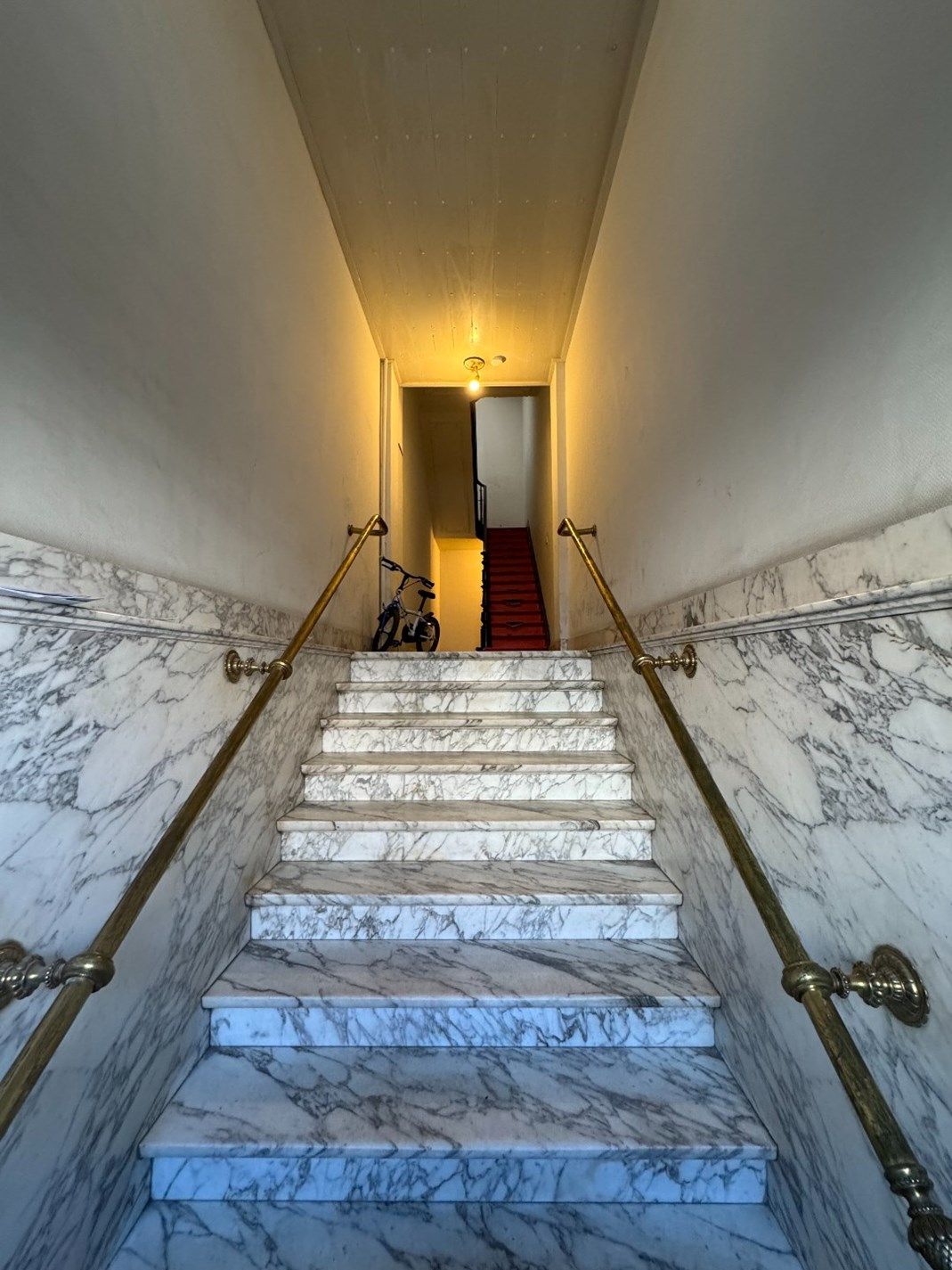 Enkel zonnige vibes in dit lichtrijk appartement! foto 4
