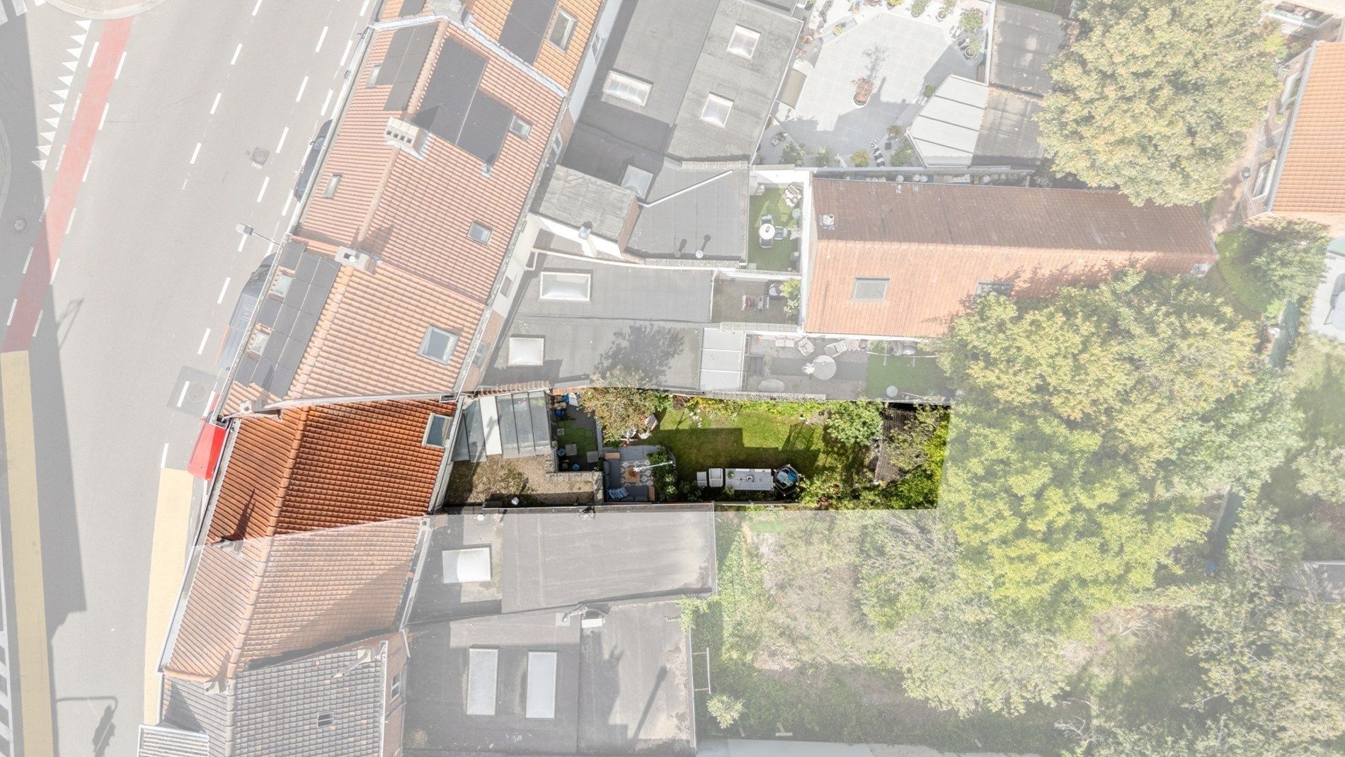 Op te frissen rijwoning met tuin foto 12