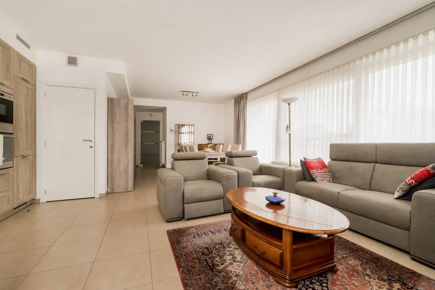 Lichtrijk hoekappartement in recent gebouw foto 10