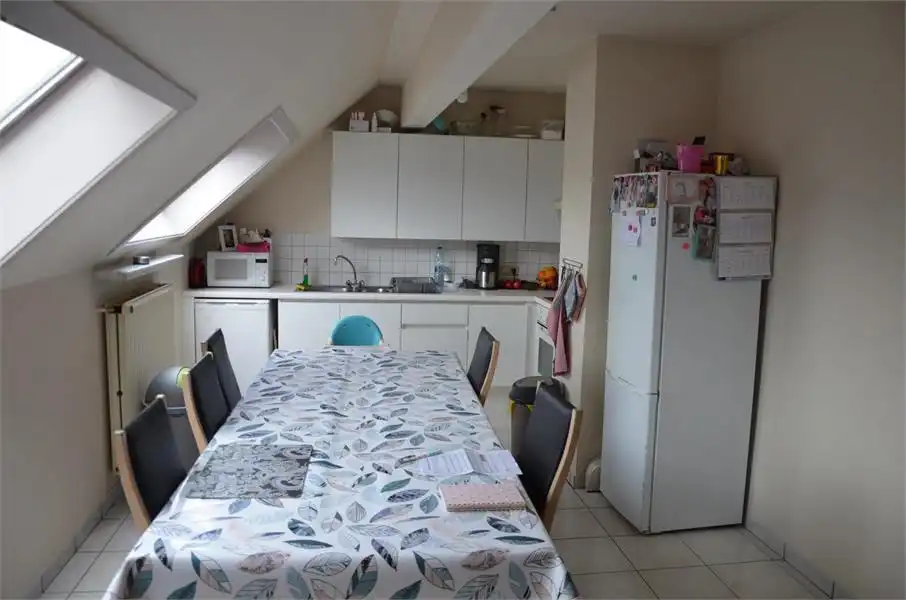 Instapklaar dakappartement met terras en autostandplaats in Ardooie foto 6