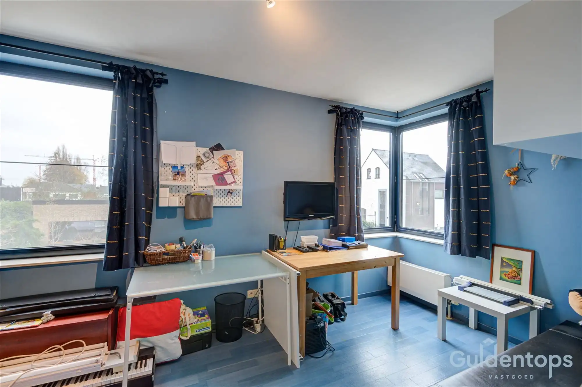 Zeer ruime instapklare half open woning met zwembad foto 22