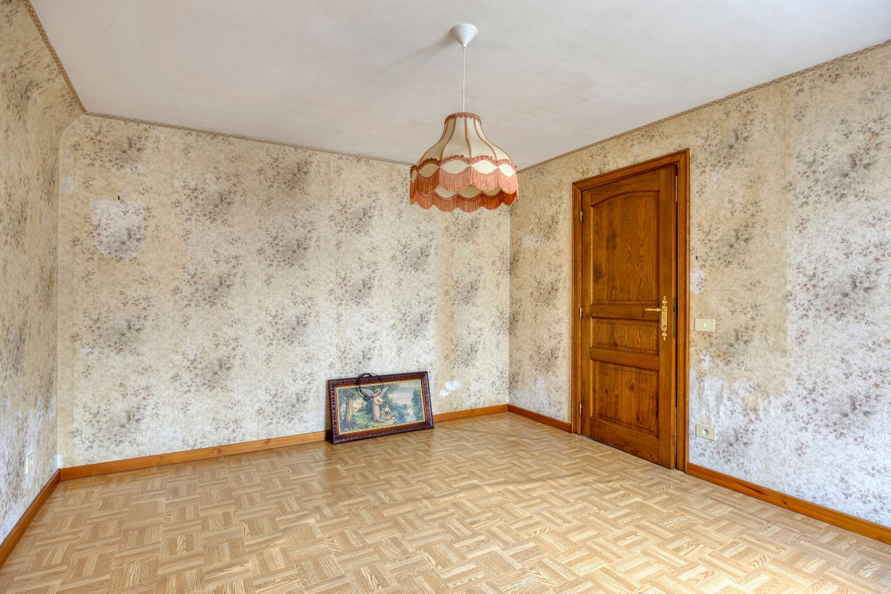 Karaktervolle te renoveren woning op perceel van 37a20ca! foto 10