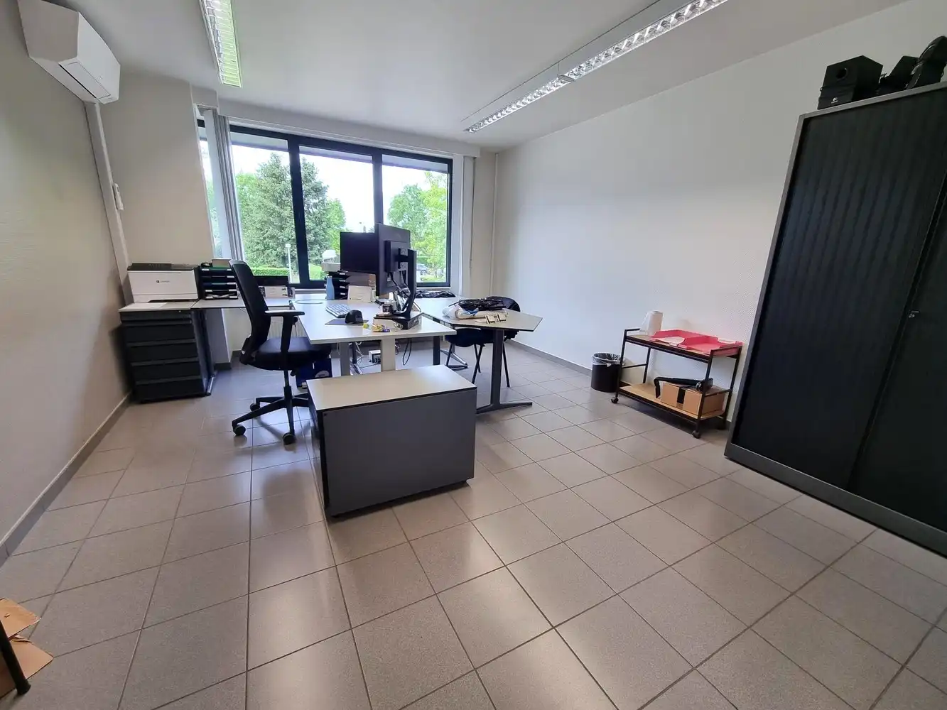 Kantoorgebouw met vergaderzalen en opleidingslokalen, bruto vloeropp 1146m² op een perceel van 44a48ca. foto 7