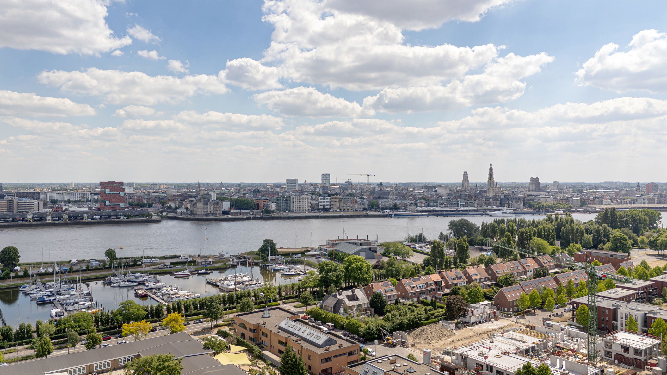 Exclusief appartement met zicht over de skyline van Antwerpen en de Schelde! foto 10