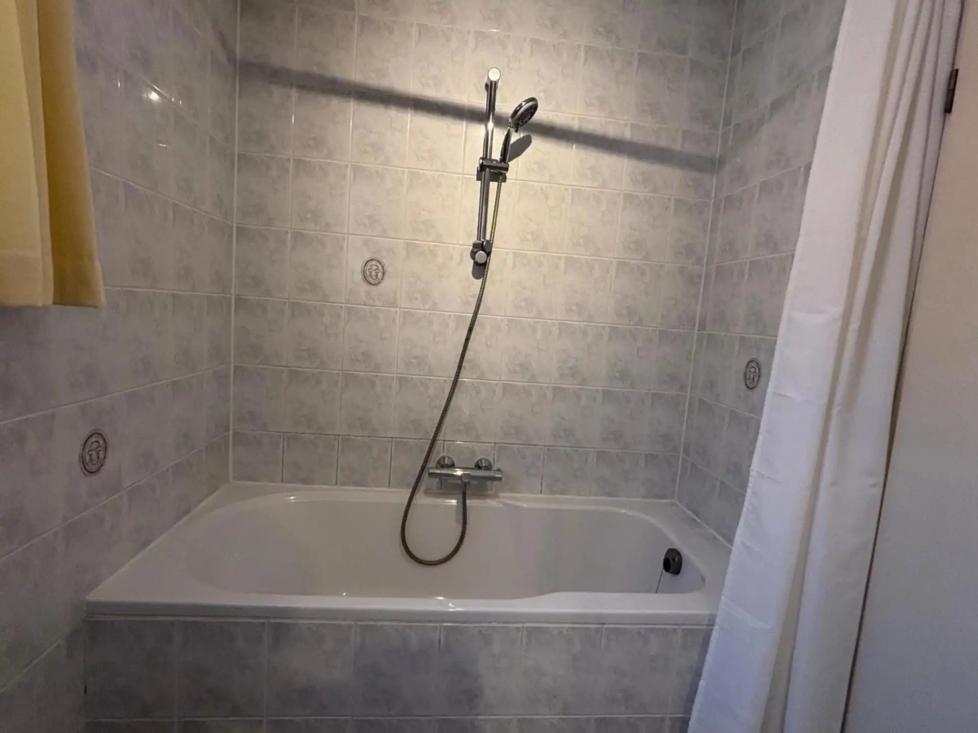 2-slaapkamer app met terras en autostaanplaats te Vosselaar foto 11