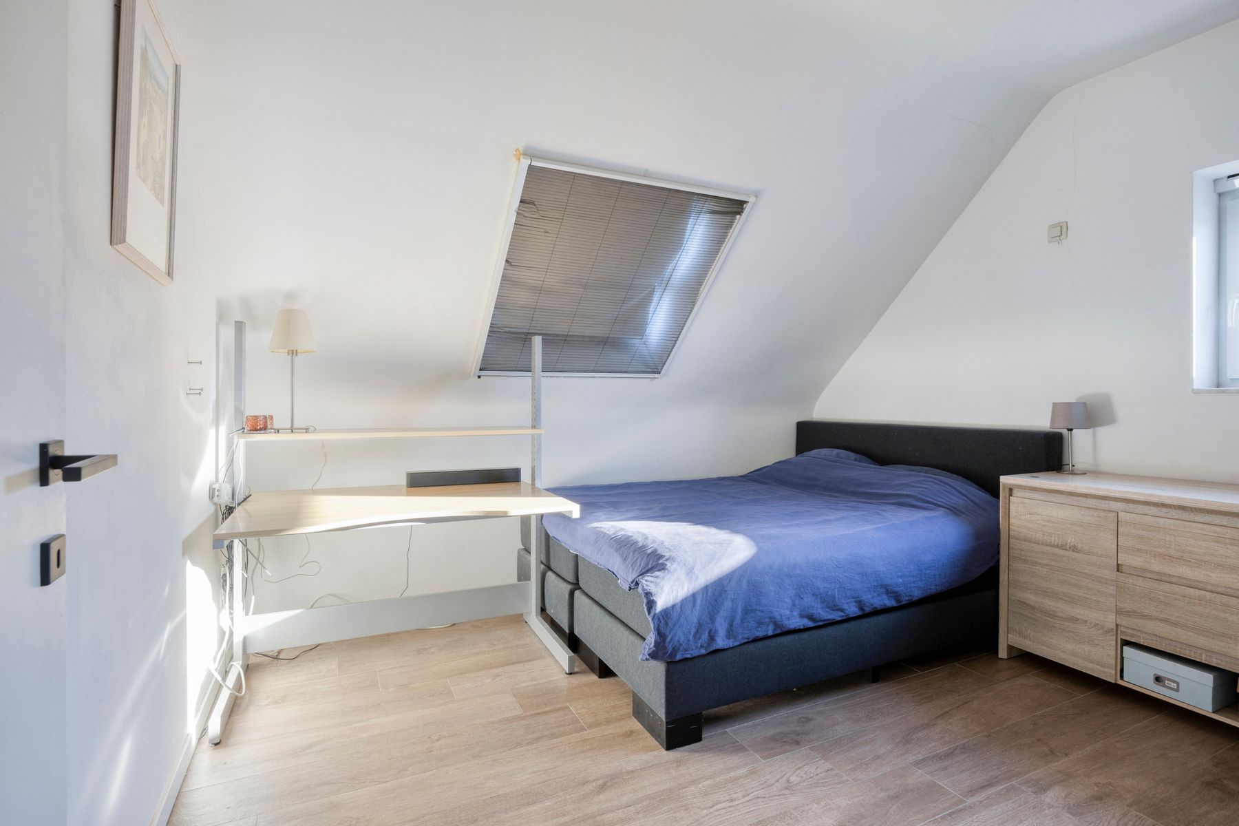 PRACHTIG AFGEWERKT EN ENERGIEZUINIG DUPLEX-APPARTEMENT (123 M2 WOONOPPERVLAKTE) (BRON: EPB) MET 2 SLAAPKAMERS, RUIM  EN ZONOVERGOTEN TERRAS, EN AUTOSTANDPLAATS EN TUINBERGING TE NEERHAREN!  foto 13