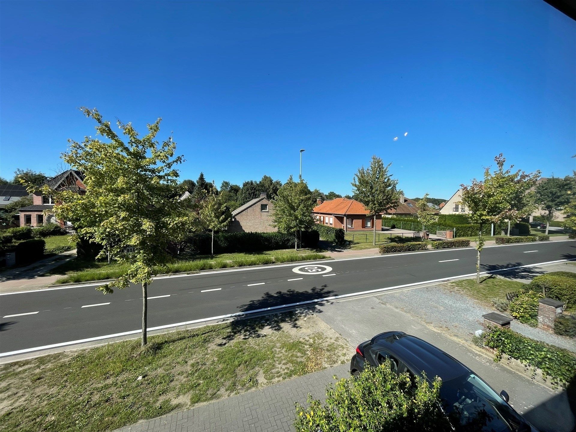 Gunstig gelegen 2 slaapkamer duplex appartement met garage.  foto 6