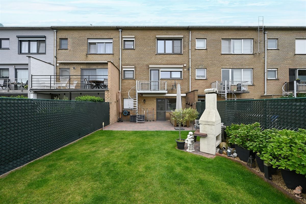 Goed onderhouden woning op toplocatie foto 2