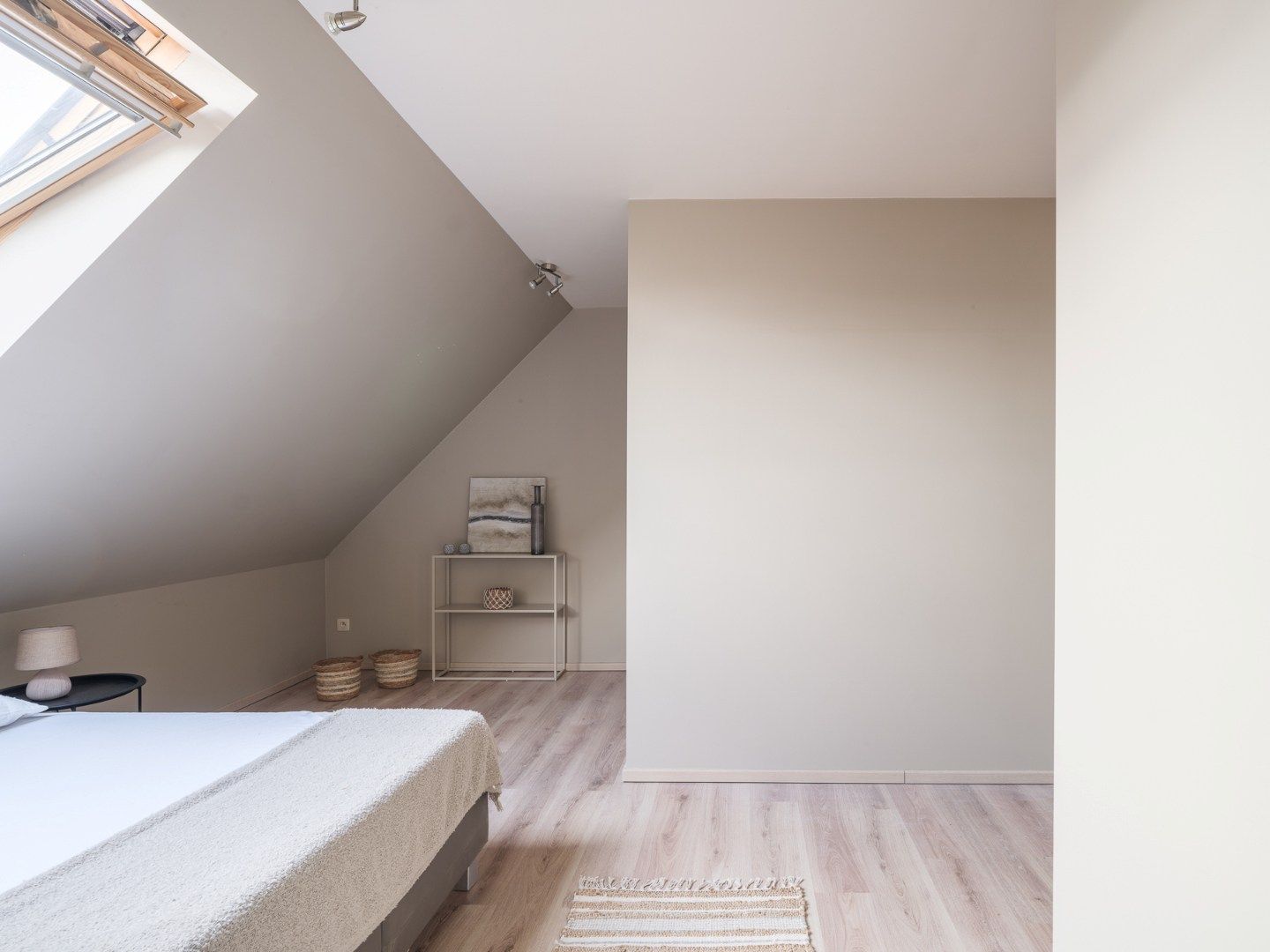 Licht en ruim appartement met terras in hartje Astene foto 7