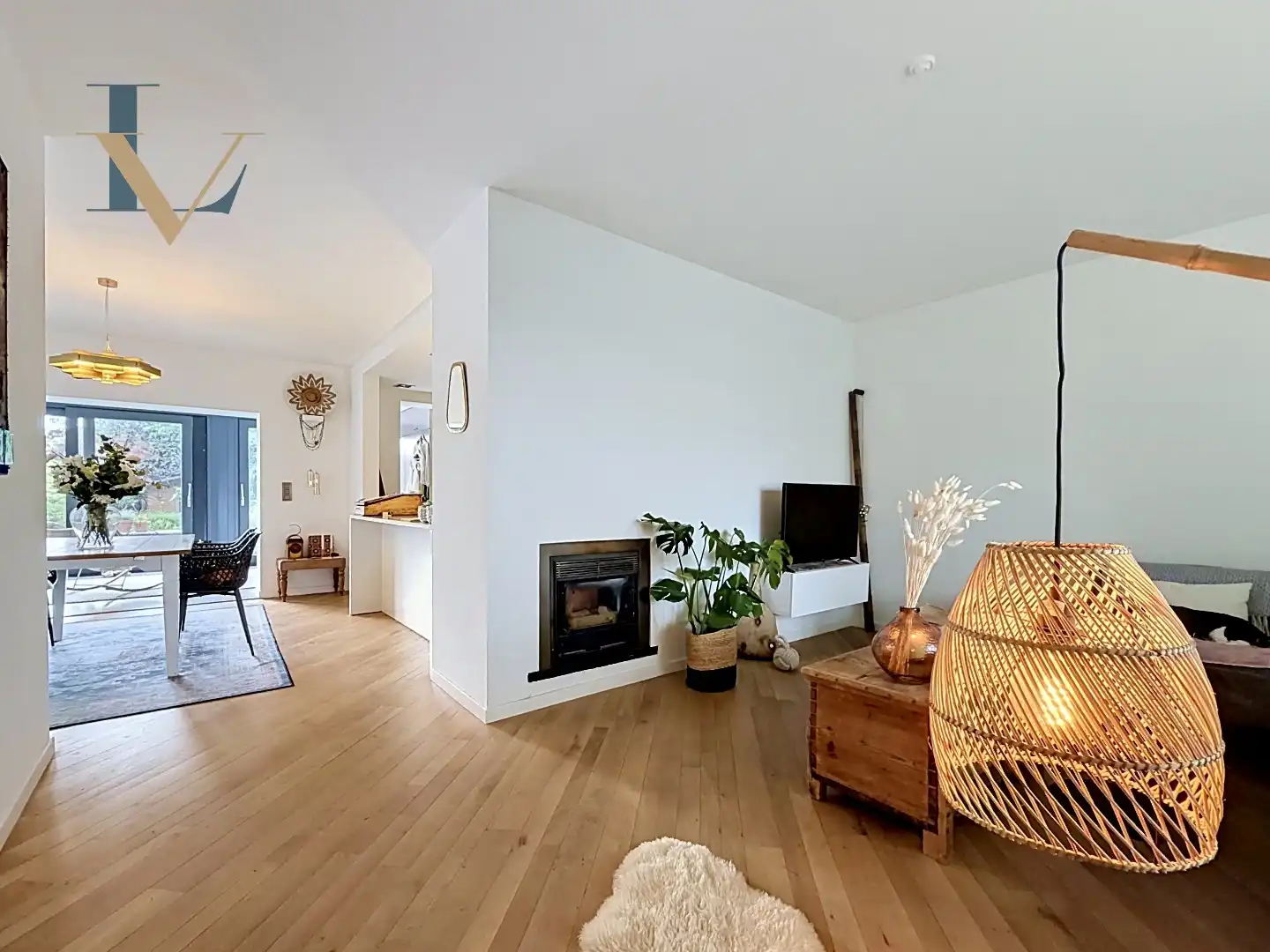 Charmante instapklare woning met 2 à 3 slpk. aan de vaart in Schoten nabij het centrum.  foto {{pictureIndex}}