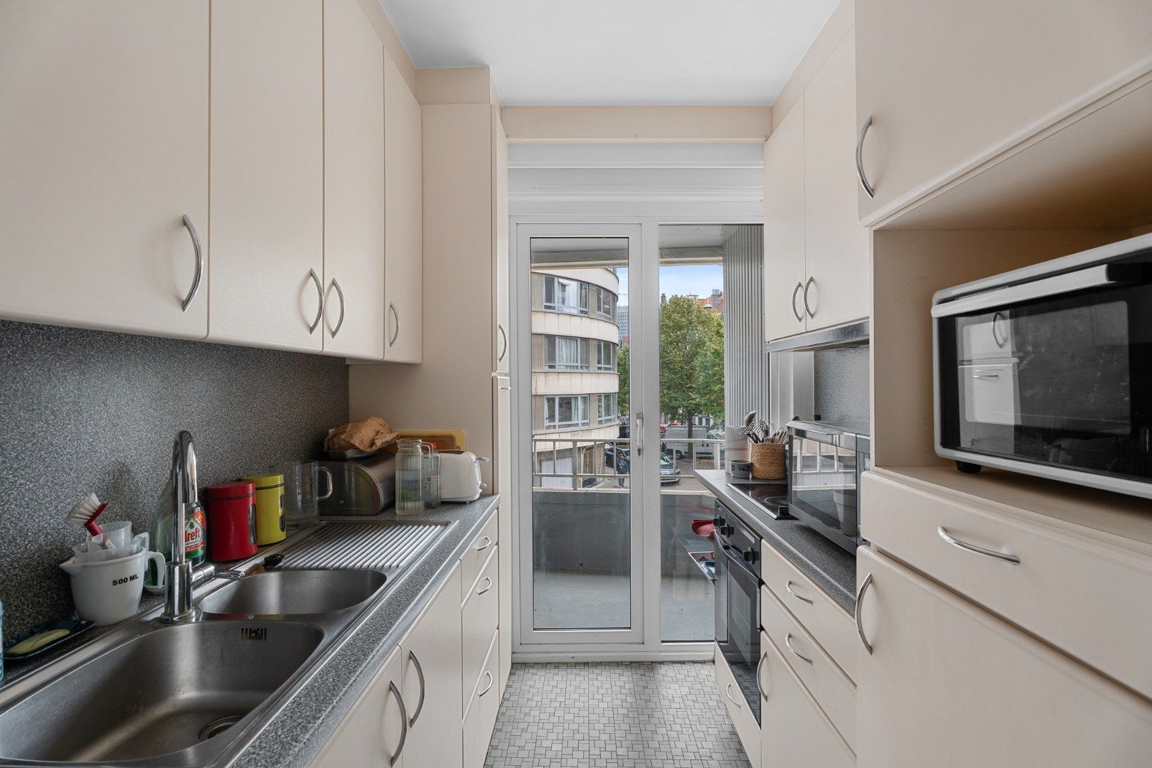 Zeer gunstig gelegen 2 slaapkamer appartement foto 12