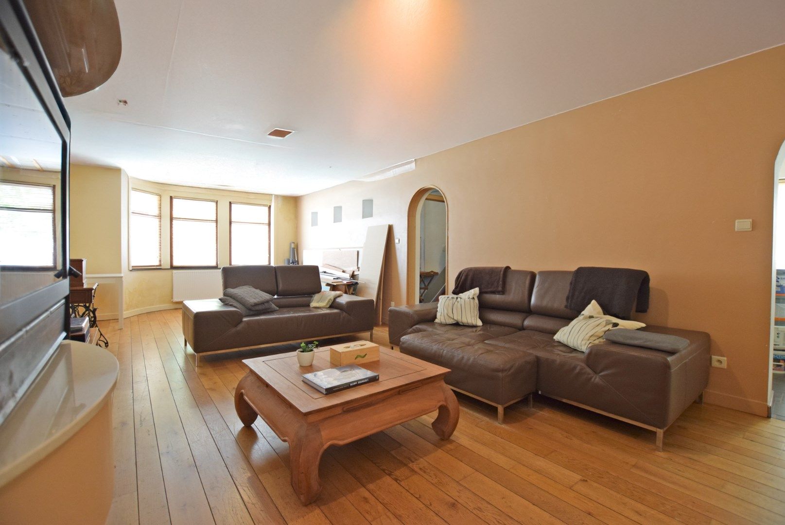 Ruime lichtrijke woning op 555 m² en 3 slaapkamers. foto 5
