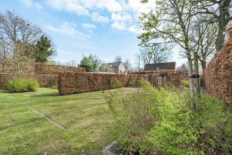 Karaktervolle, statige villawoning met 3 à 4 slpks en royale tuin foto 18