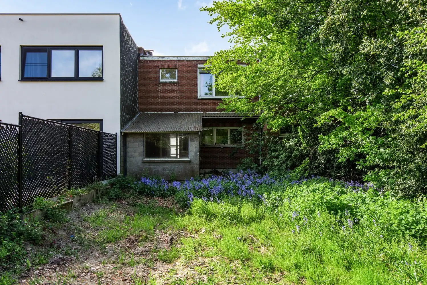 Te renoveren woning met karakter op toplocatie in Borsbeek. foto 3