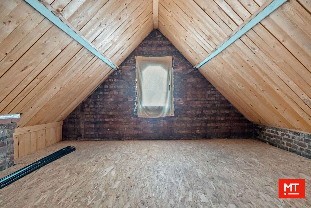 Op te frissen woning met 3 slaapkamers, stadskoer en dubbele garage in het centrum van Roeselare foto 12