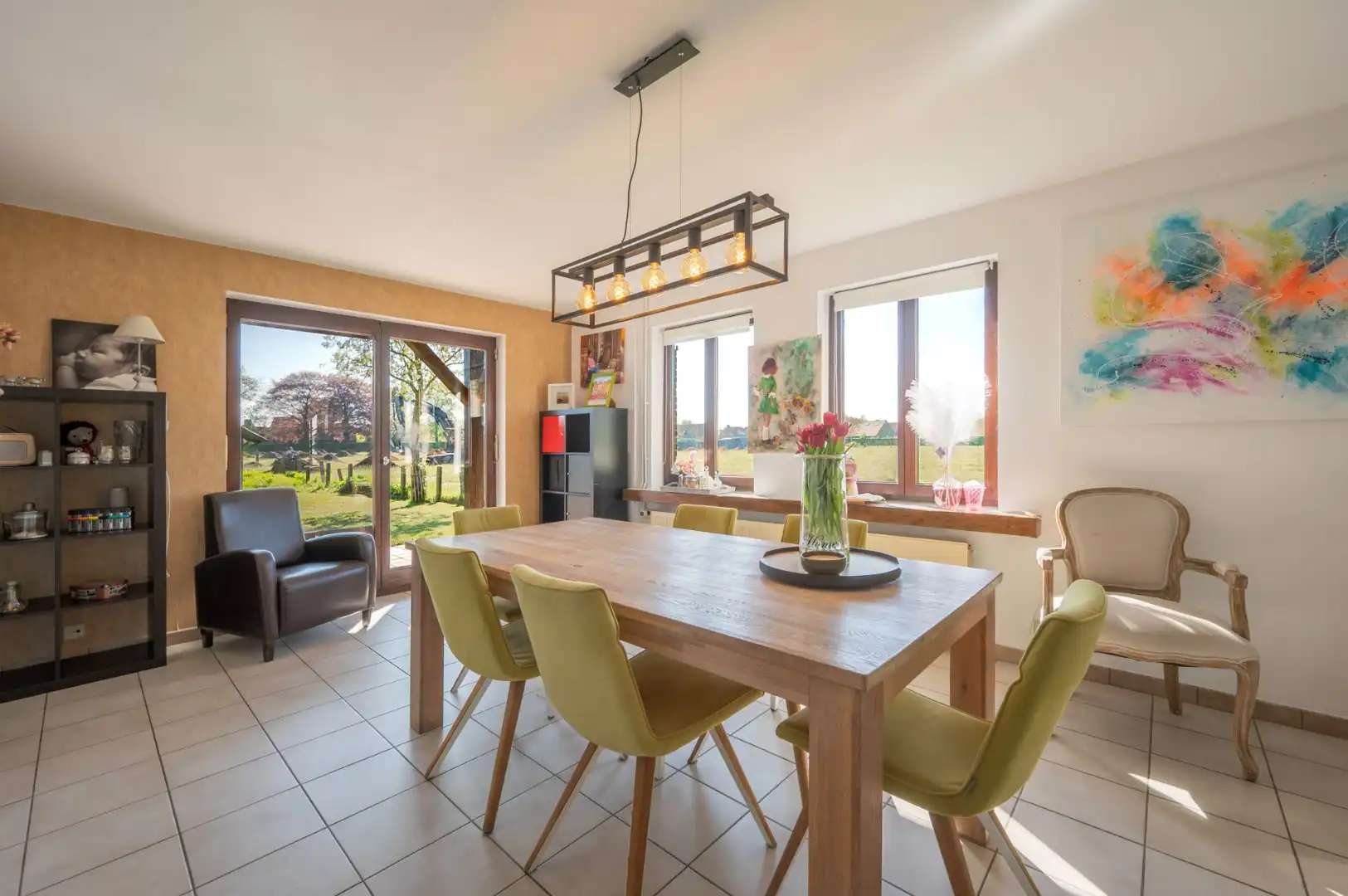 Ruime woning met 5 slaapkamers en toffe tuin! foto 3