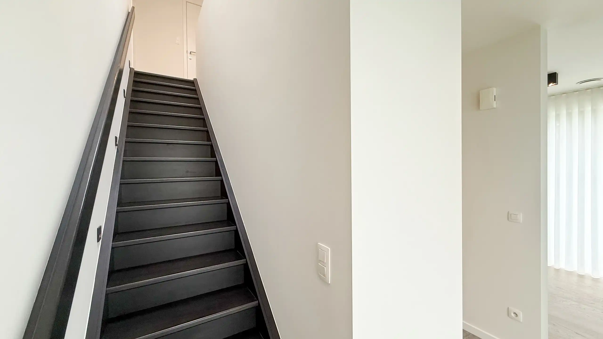 Luxueuze nieuwbouwwoning uit 2023 met E-peil 13 te Paal! foto 32