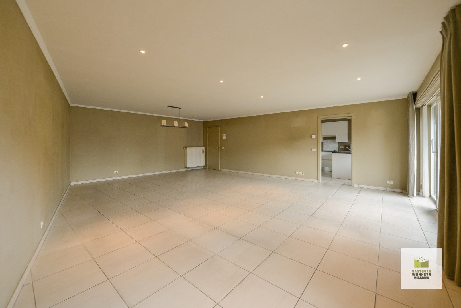 Ruim appartement met 2 slaapkamers, terras en garage in centrum Wingene foto 8