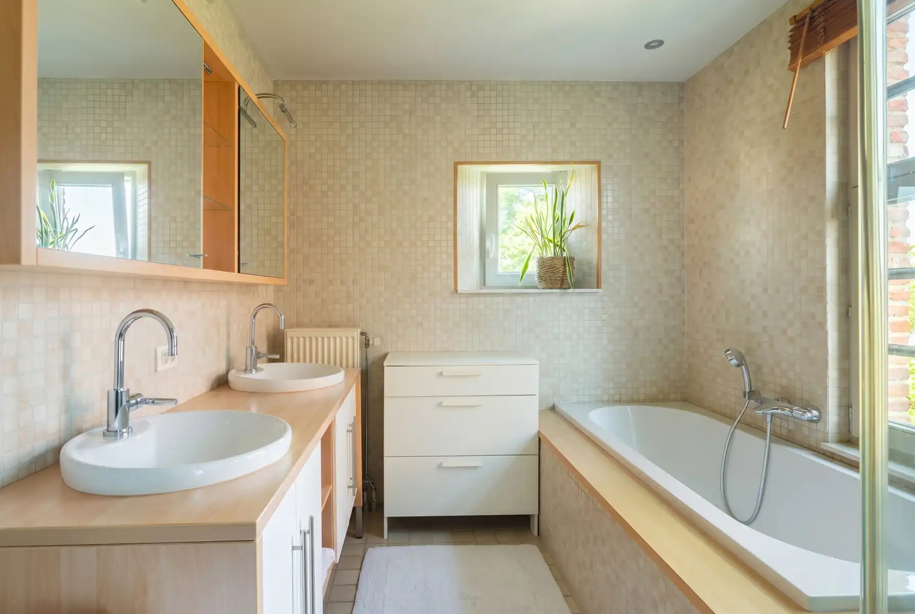 Kontich | Ruime en charmante woning met zuidgerichte tuin foto 19