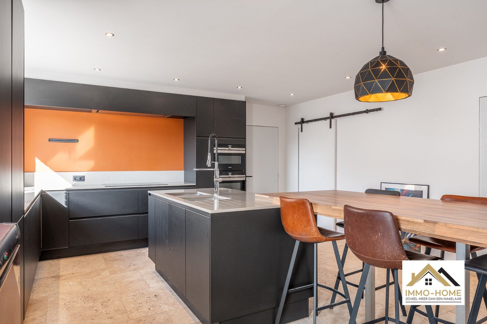 Recent gerenoveerde woning met magazijn en atelier-ruimte  foto 3