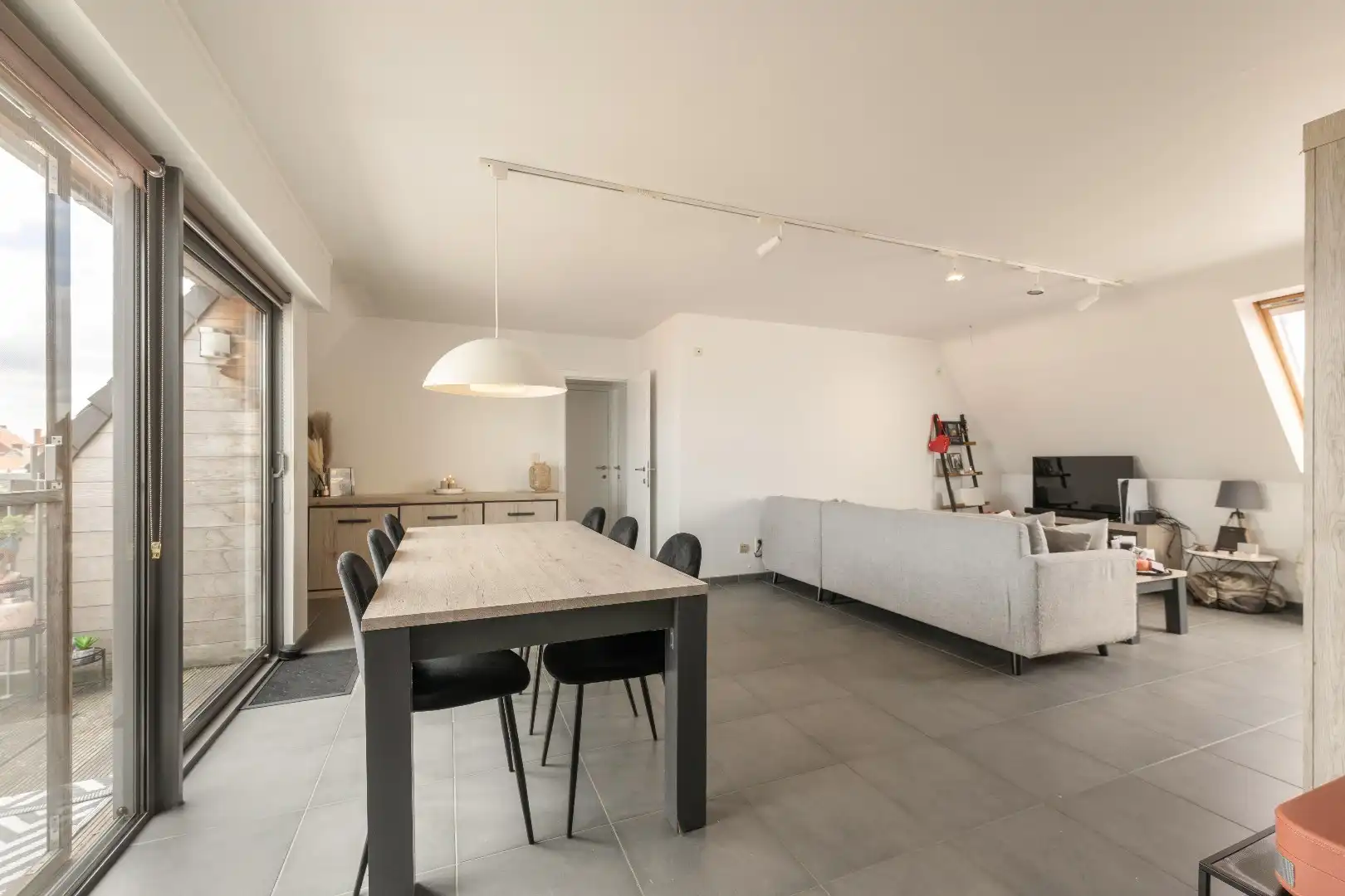 INSTAPKLAAR, ENERGIEZUINIG APPARTEMENT MET TERRAS EN GARAGE (+ €20.000) IN TIELT foto 3