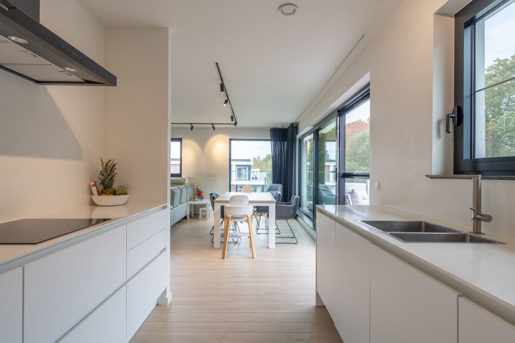 Energiezuinig penthouse met ruim terras en 2 autostaanplaatsen. foto 5