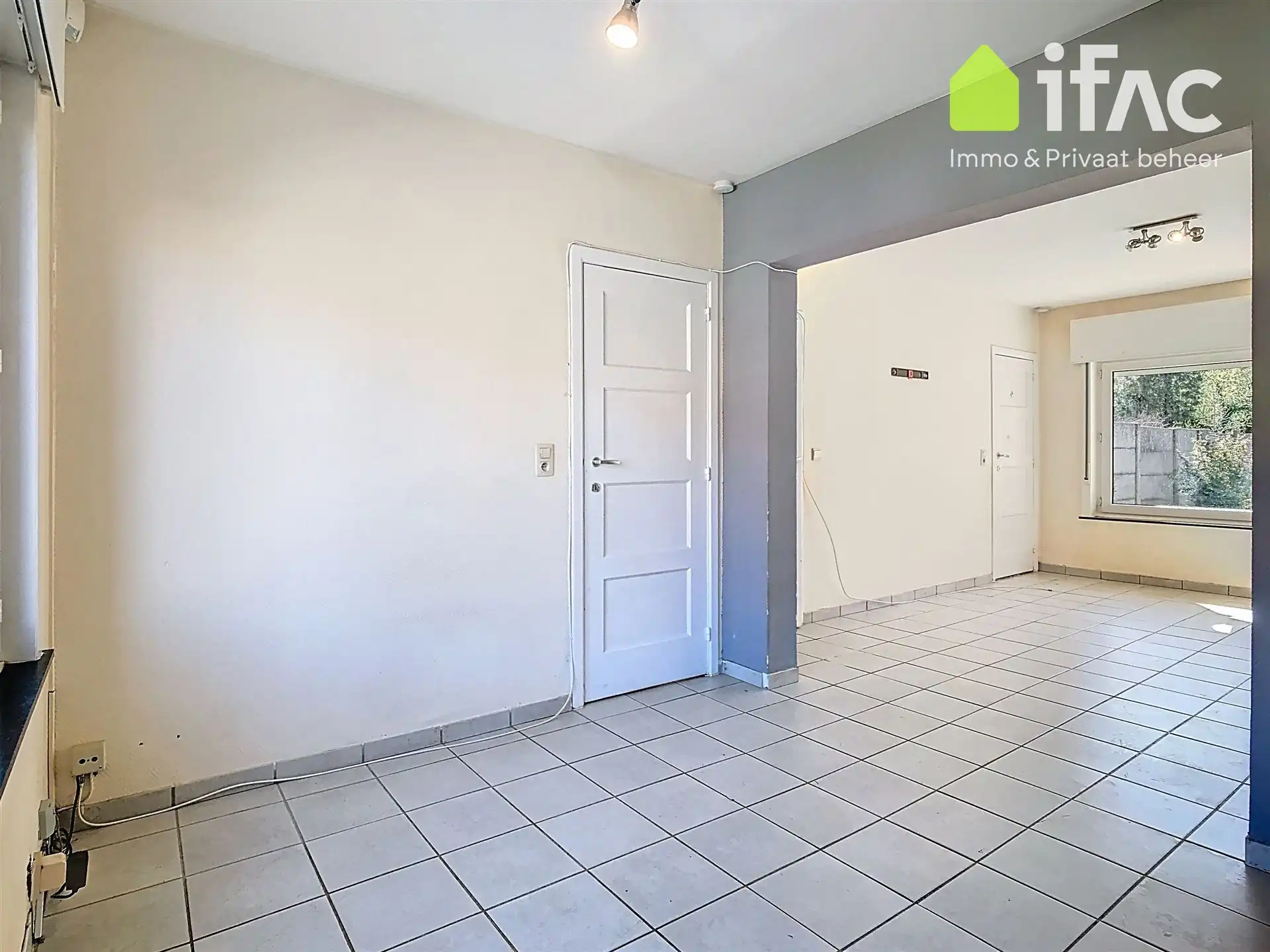 Huis met 2 slaapkamers, bureau en tuin foto 5