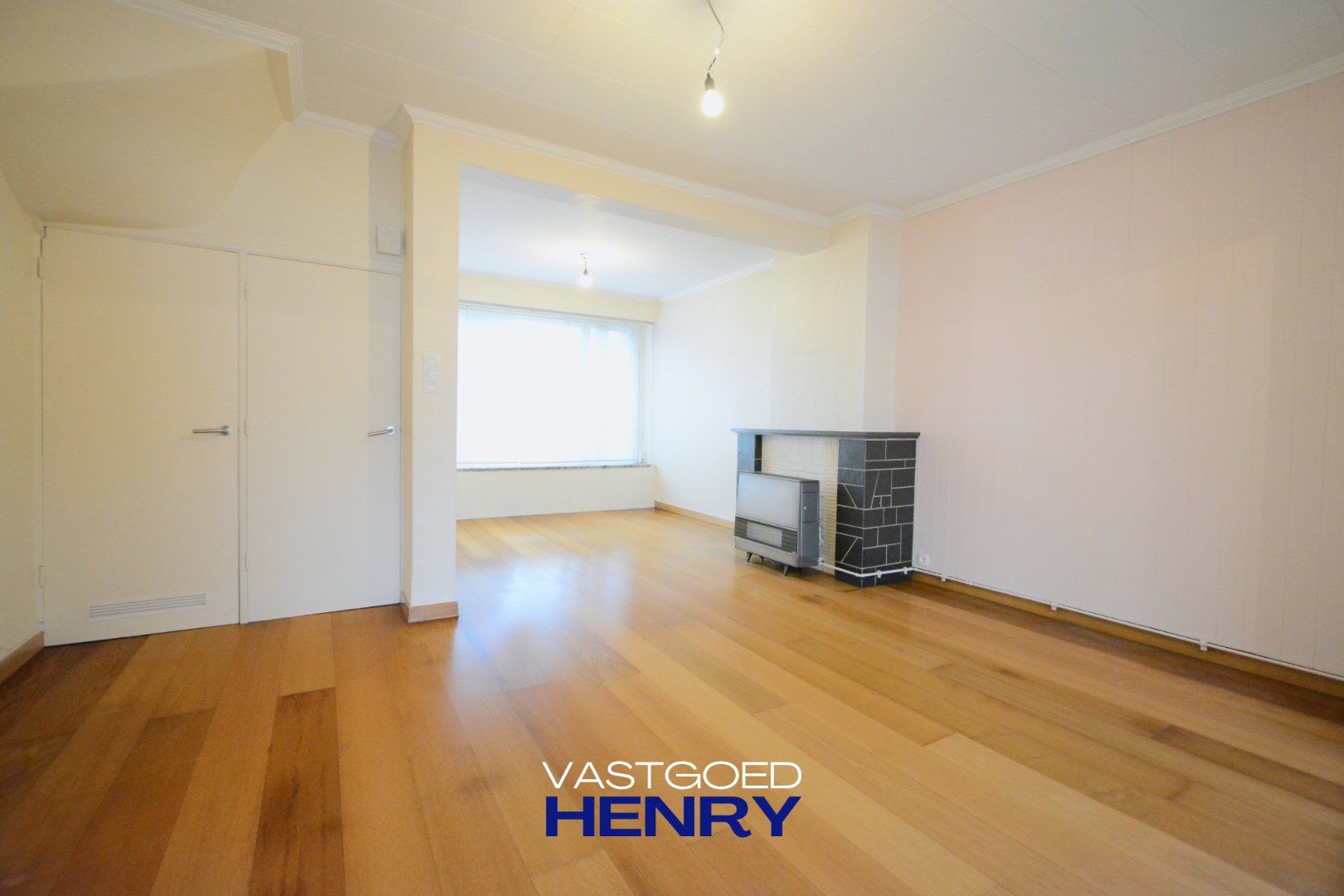 Gerenoveerde woning in hartje Adinkerke met garage! foto 7