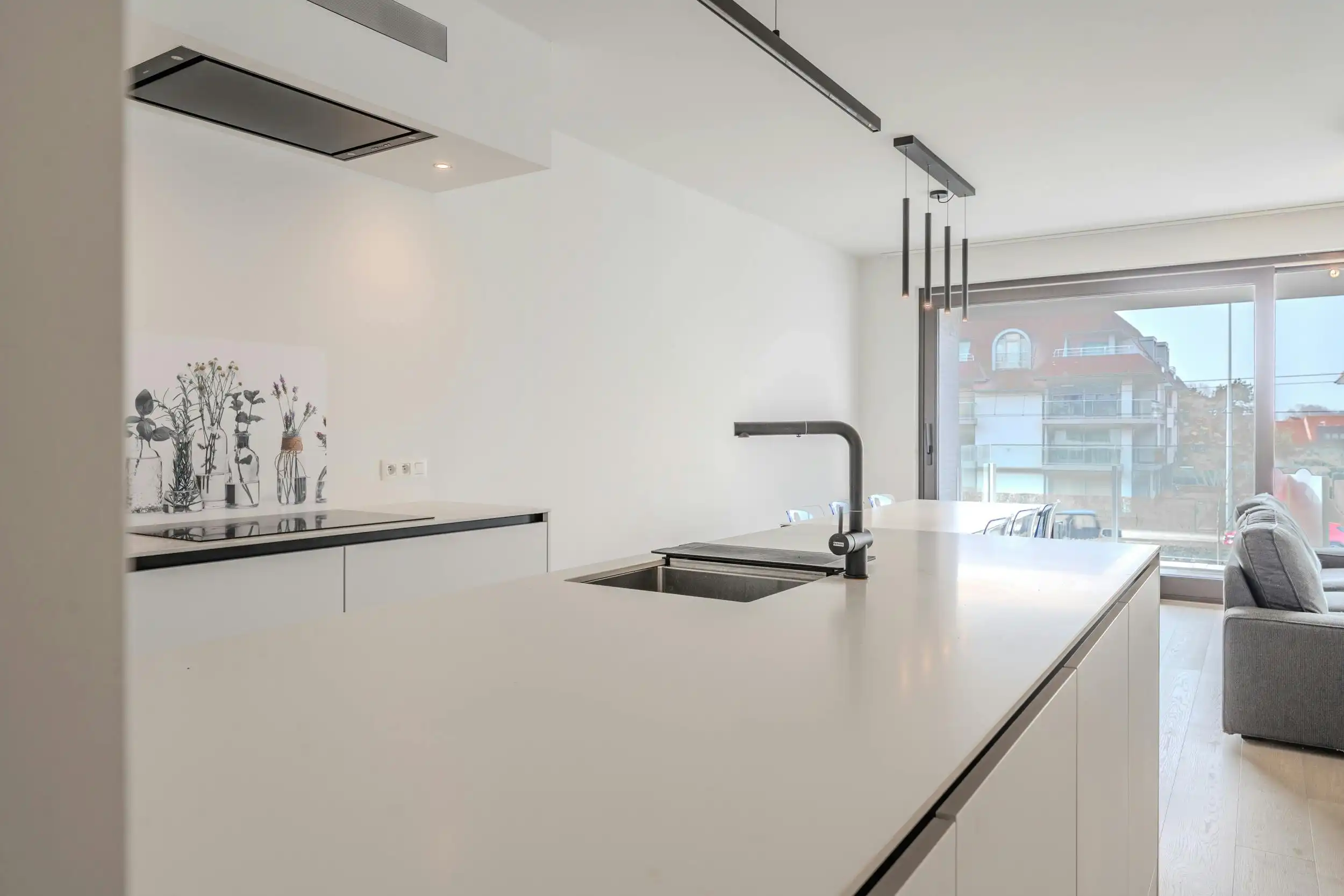 Recent appartement met twee slaapkamers en ruime terrassen foto 12