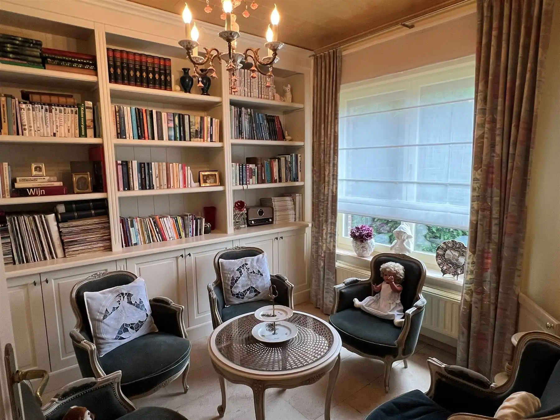 Comfortabele villa met een prachtige tuin en praktische bijgebouwen foto 15