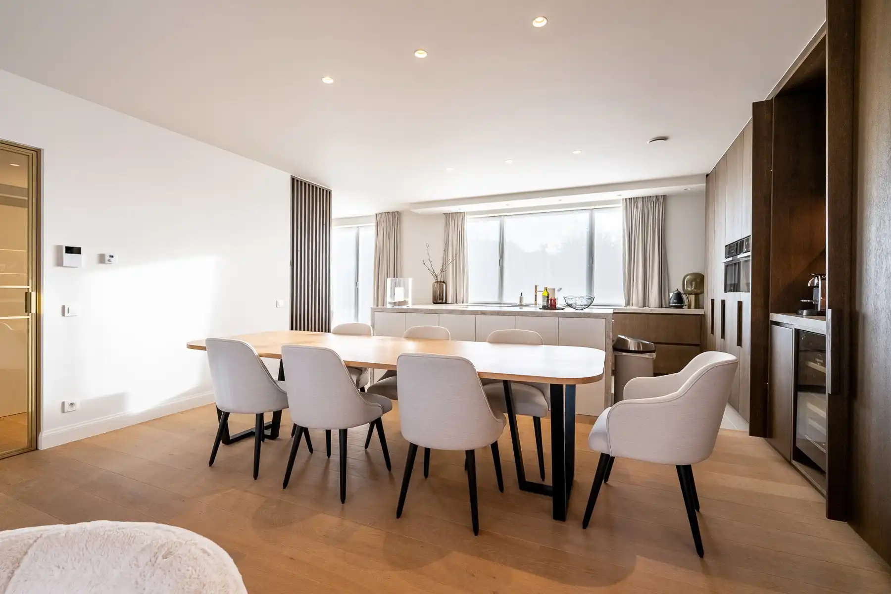 Centrale nieuwbouwwoning met lift en privéparking foto 7